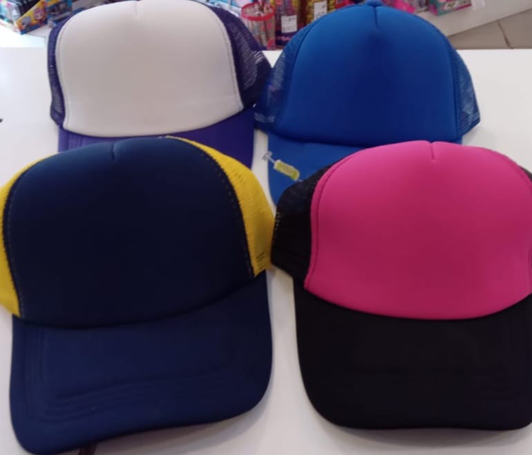 Gorra lisa con red