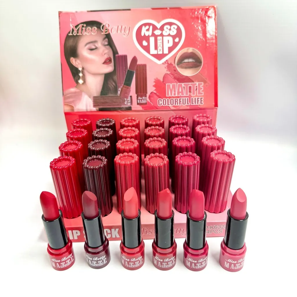 Labial en barra mate Kiss Miss Betty