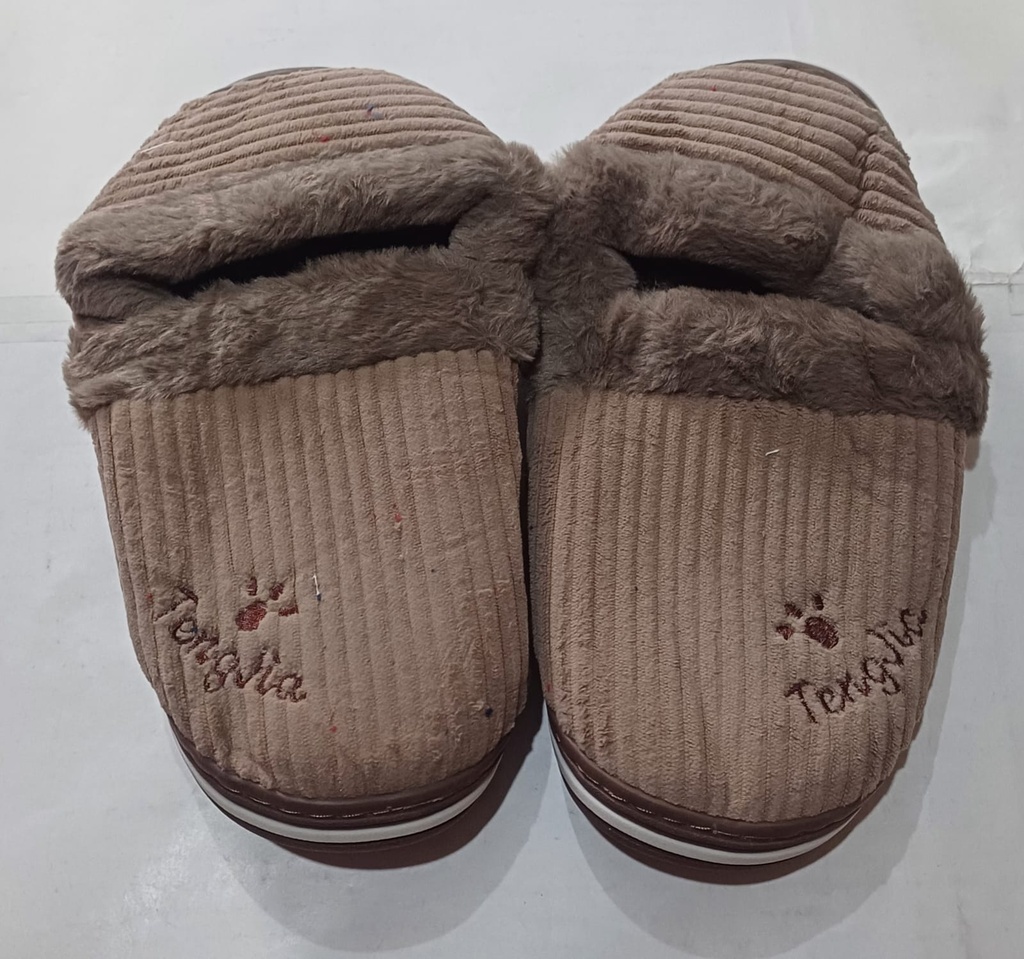 [ART2066] Pantuflas cerradas peluditas hombre